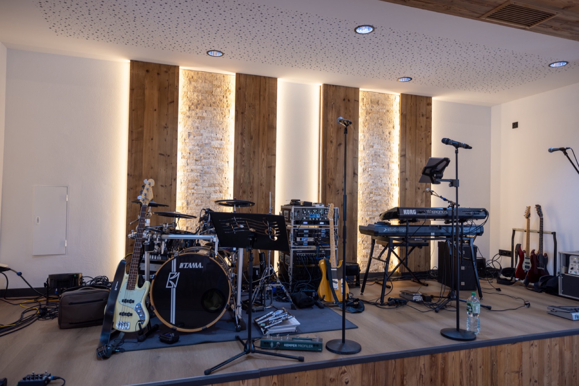 Festlich eingedeckter Saal